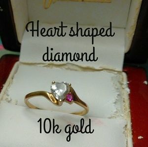 10K Gold Vintage Diamond Heart shaped Ring